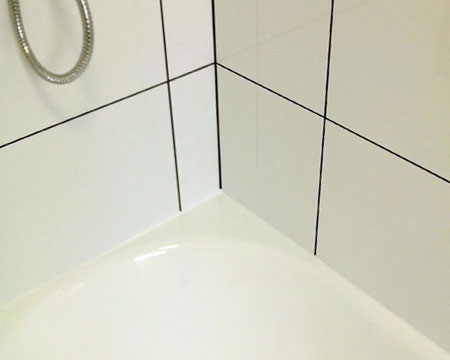 Bath re-silicone .