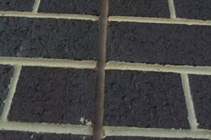 External caulked expansion joint in brickwork
