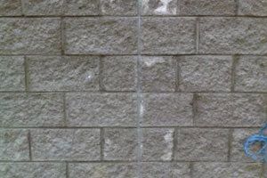 Caulked expansion joint between brick blocks